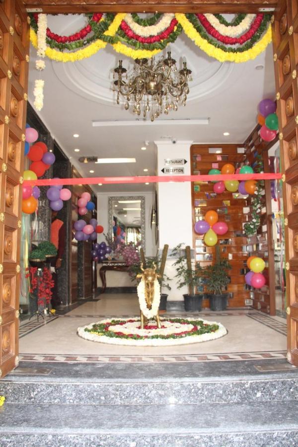 Vrindāvan Hotel Dev Residency المظهر الخارجي الصورة